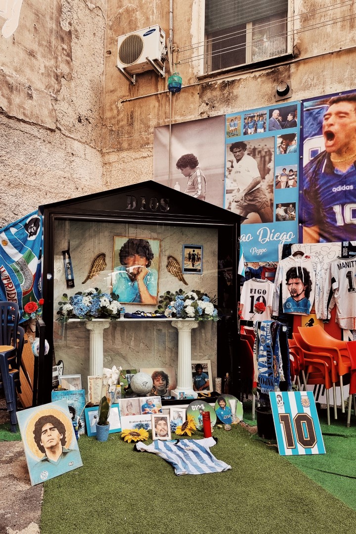 diego maradona murale