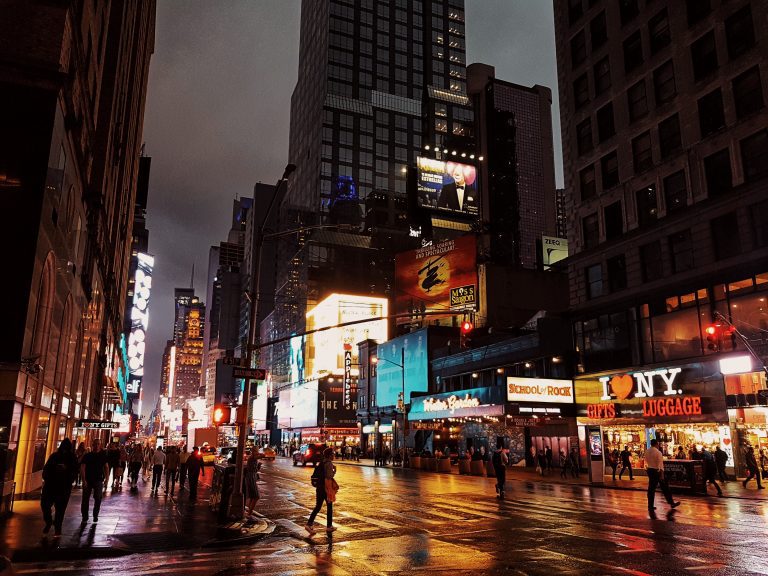 nowy jork nocą